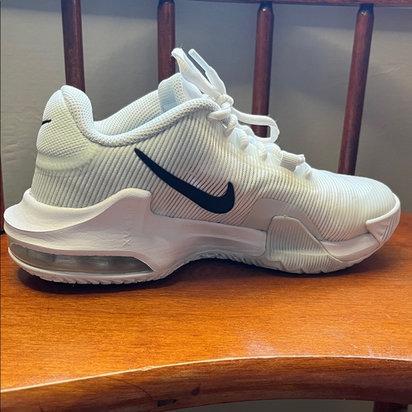 NWOT Nike Air Max Impact 4 Basketball Shoes White / Black Kids Size 4 - Picture 7 of 10